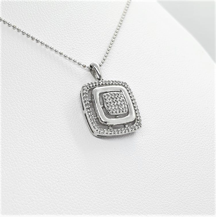 269806036_410590790804244_8551085309265830171_n.jpg Catenina con pendente oro e diamanti - immagine 1