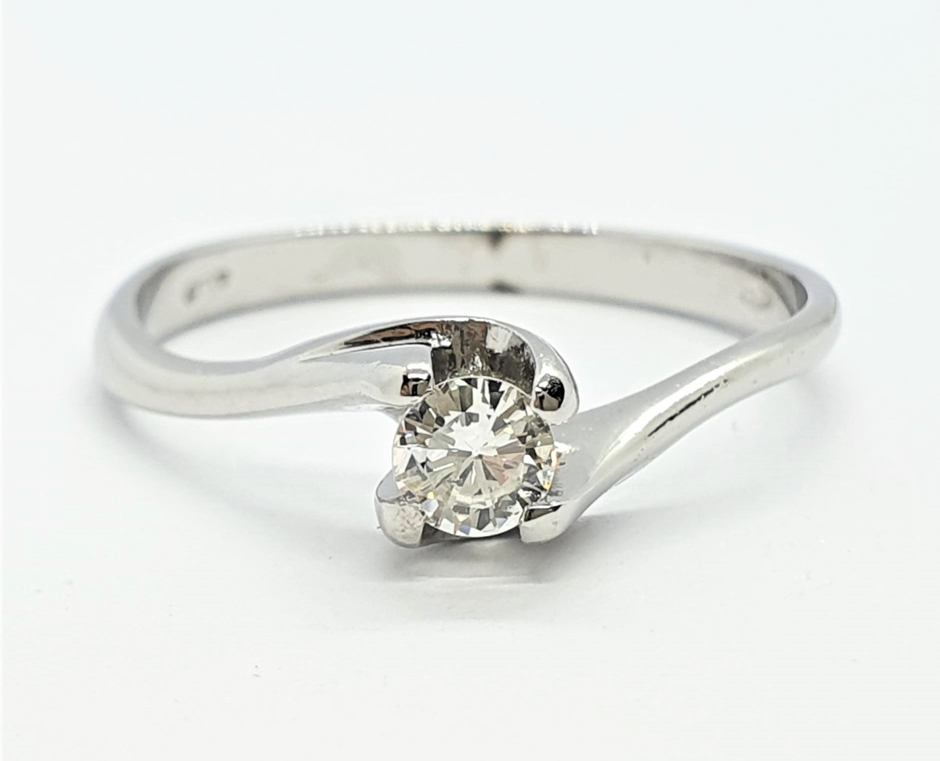 301333907_595620638898030_3722188905361685714_n.jpg Anello solitario oro bianco - immagine 1