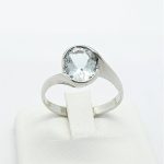 Anello oro bianco con acquamarina