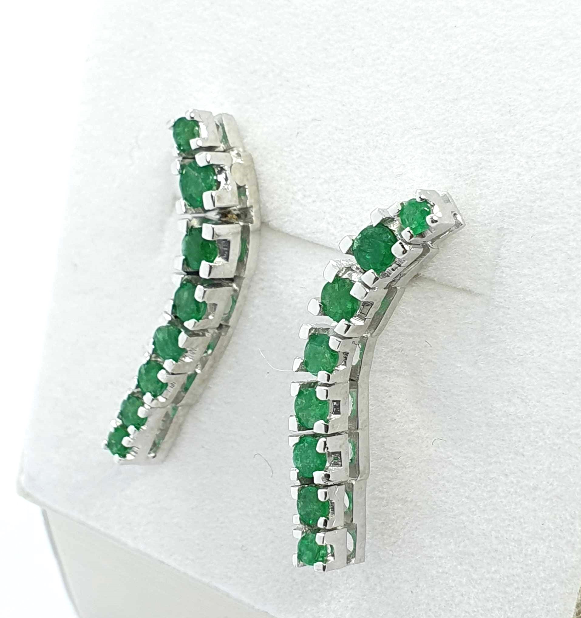 380861245_1004678944071293_2785270993010321720_n.jpg Orecchini oro bianco con smeraldi - immagine 1