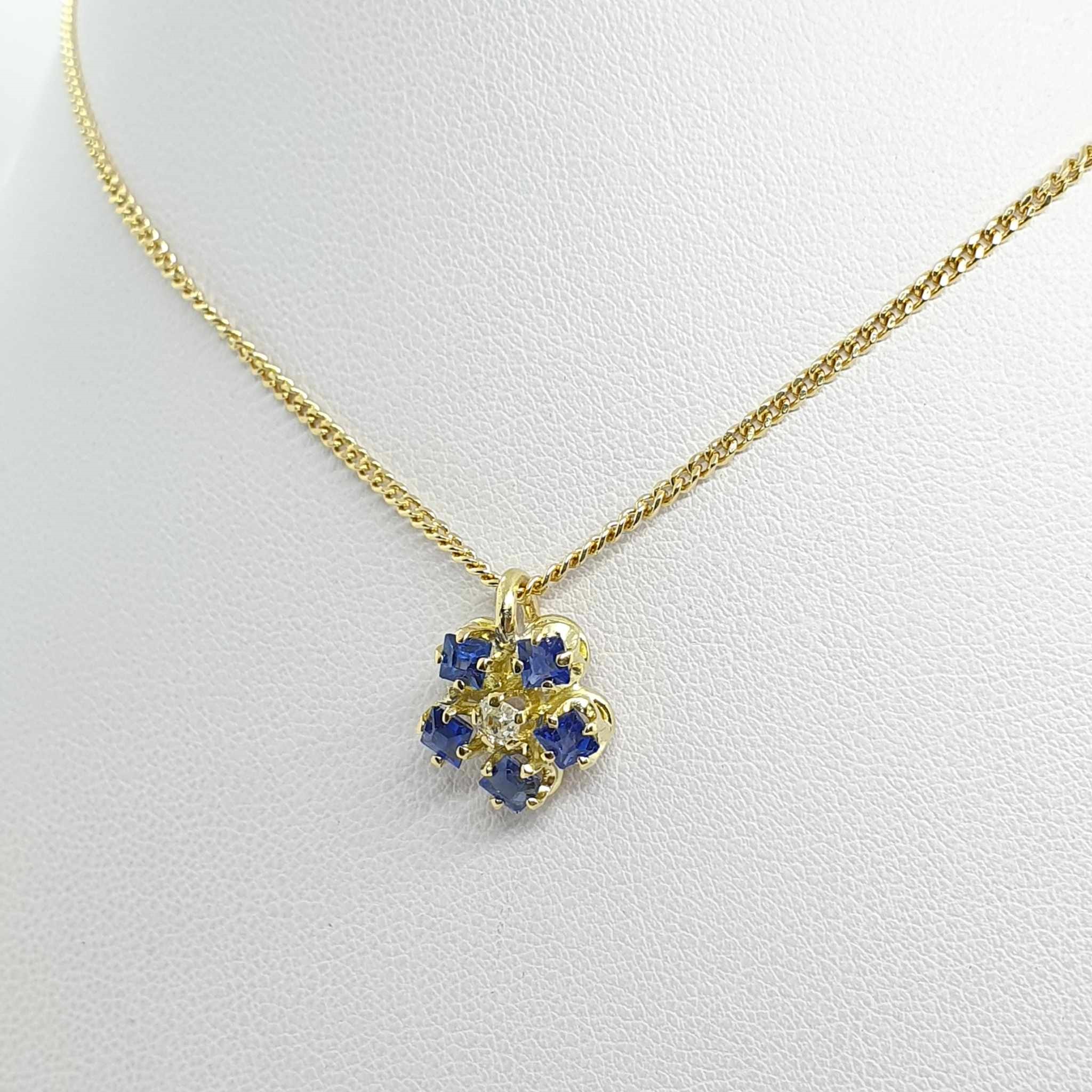 409503679_907290197709587_3703103850512659264_n.jpg Catenina con pendente fiore oro diamante e zaffiri - immagine 1