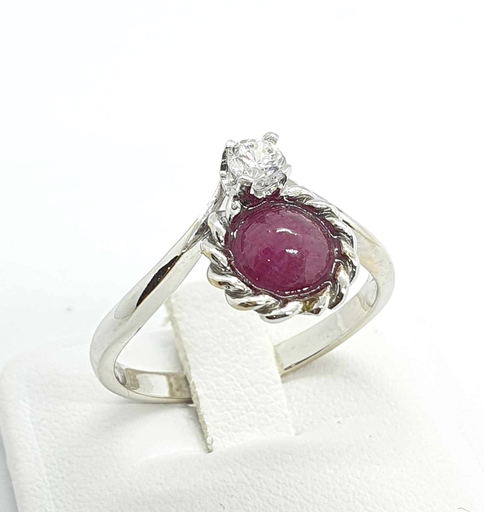 428747140_205938232607817_4194697431493299963_n.jpg Anello oro rubino e diamante - immagine 1