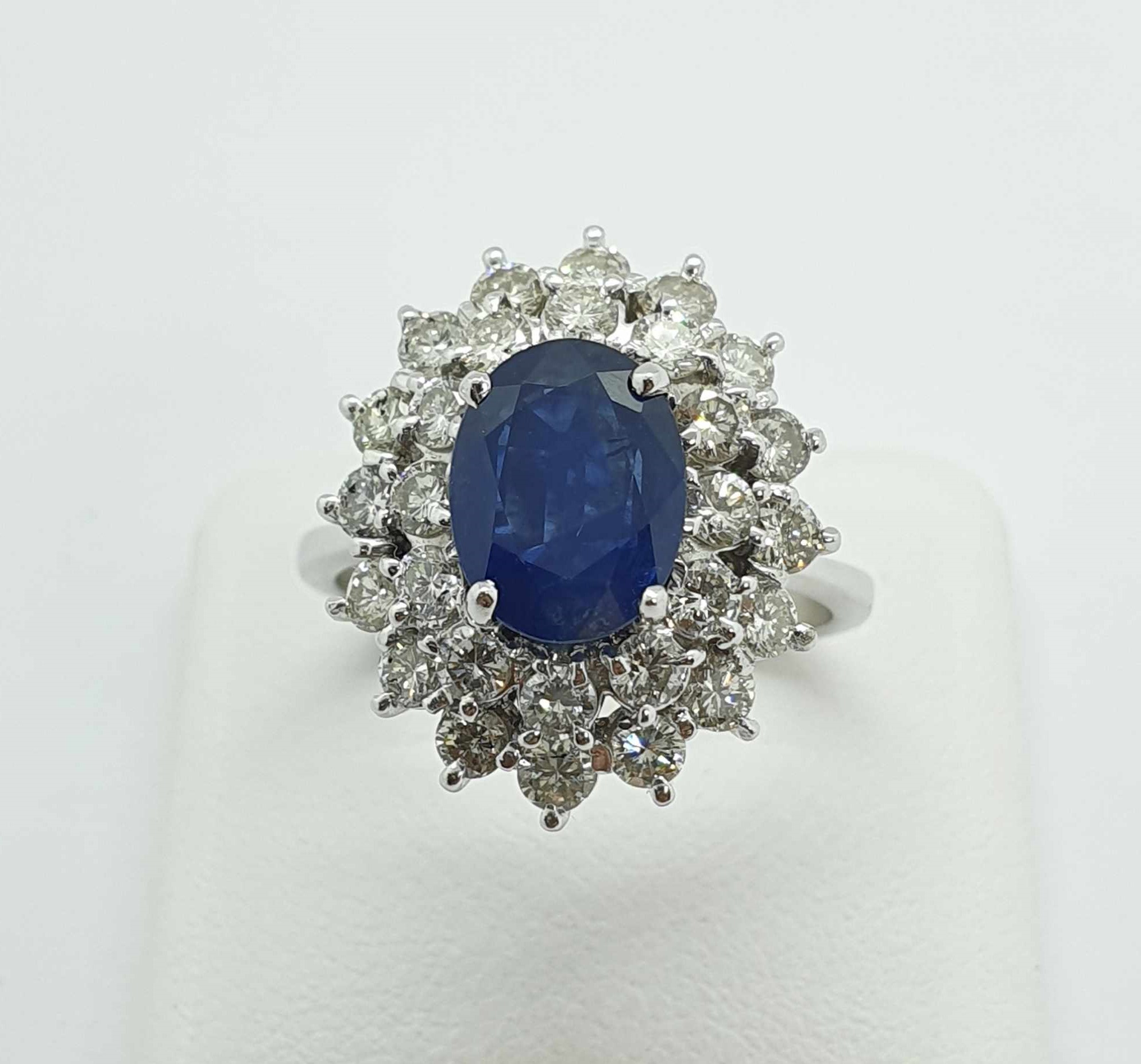 437201221_1110735873469173_9032036558912386851_n.jpg Anello margherita oro zaffiro e diamanti - immagine 1