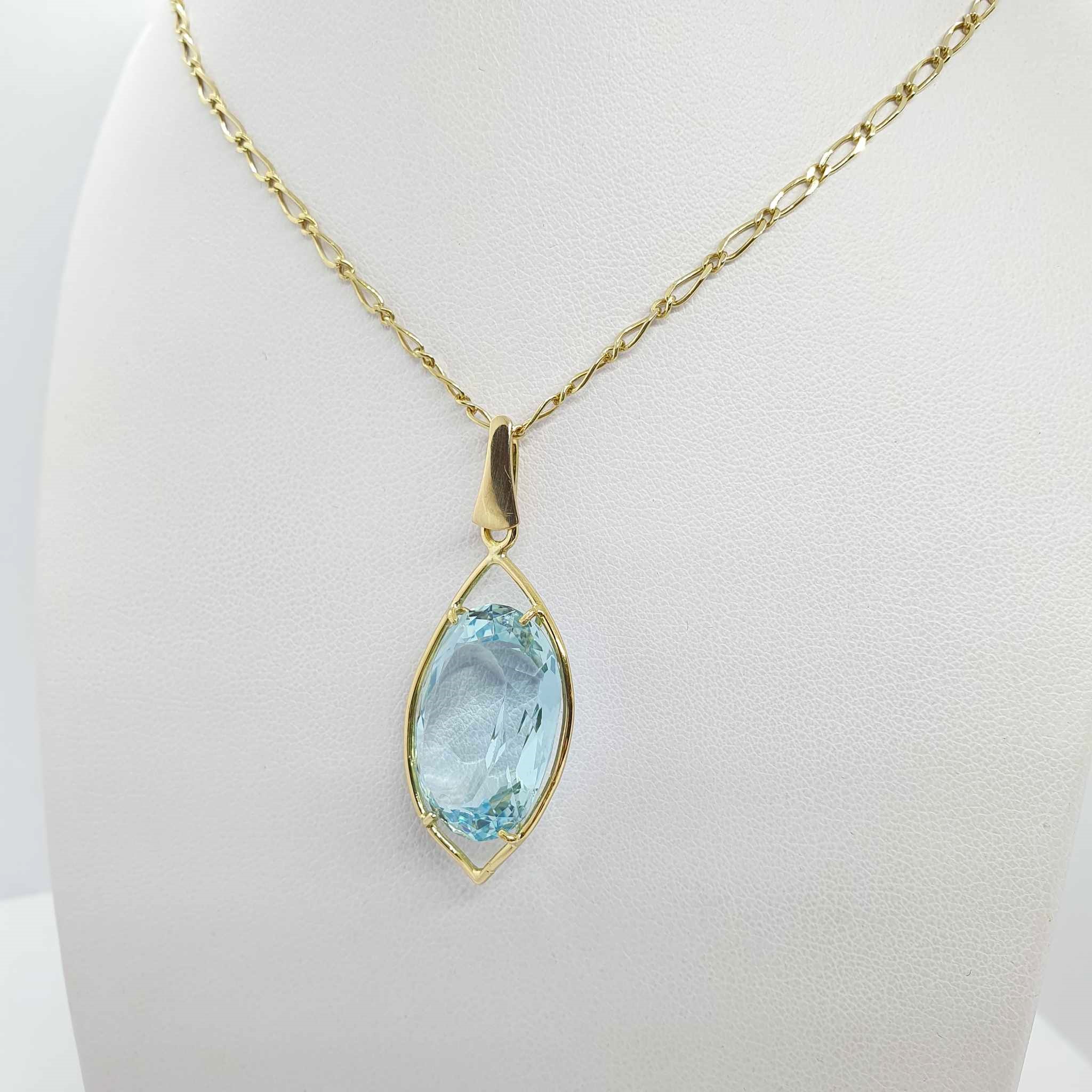 447733082_1151648732778710_4715944169168516207_n.jpg Collana con pendente oro giallo e acquamarina - immagine 1