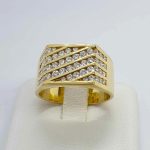 Anello chevalier oro giallo e diamanti