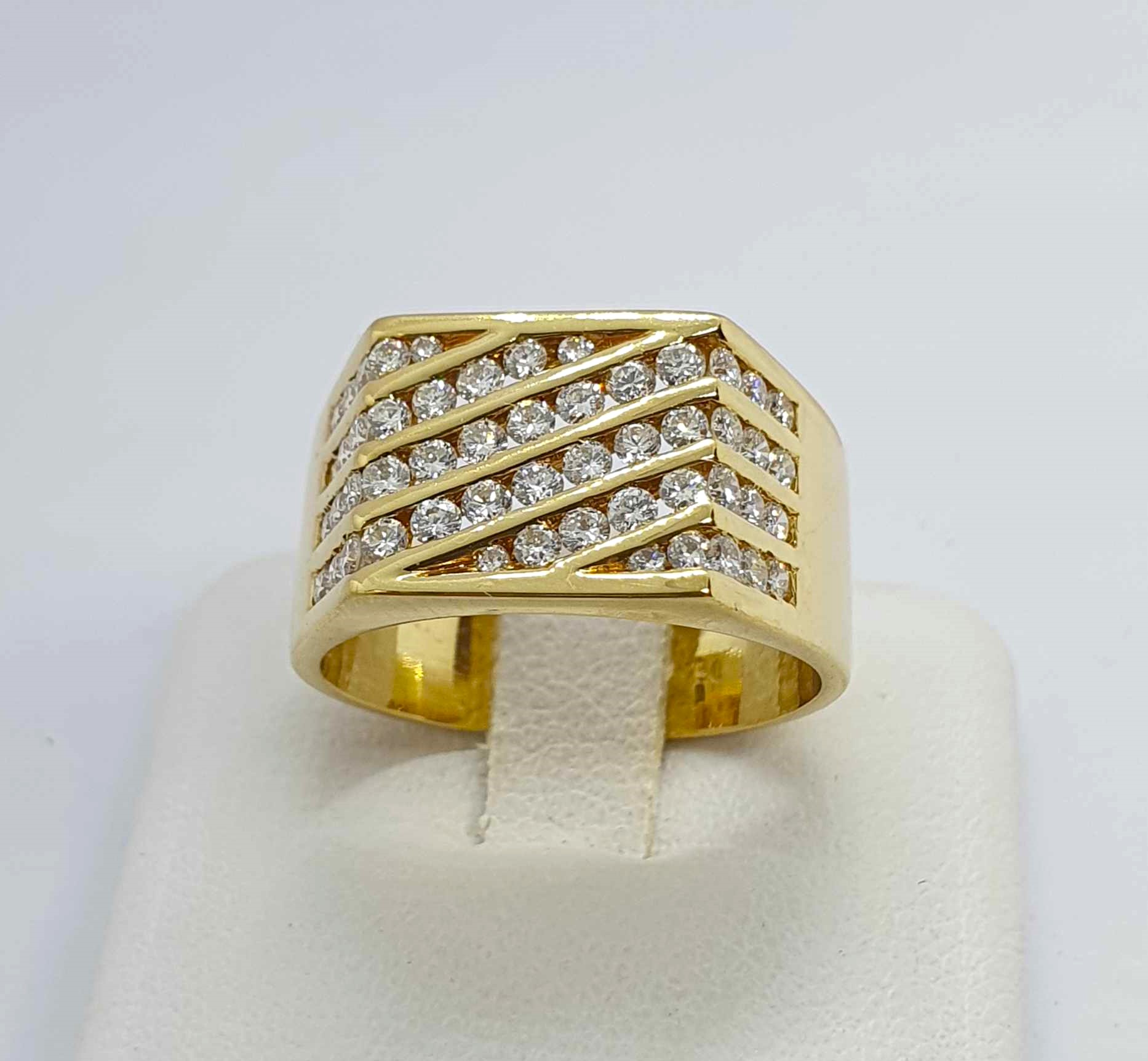452524515_1627940974448613_8230667675946288806_n.jpg Anello chevalier oro giallo e diamanti - immagine 1