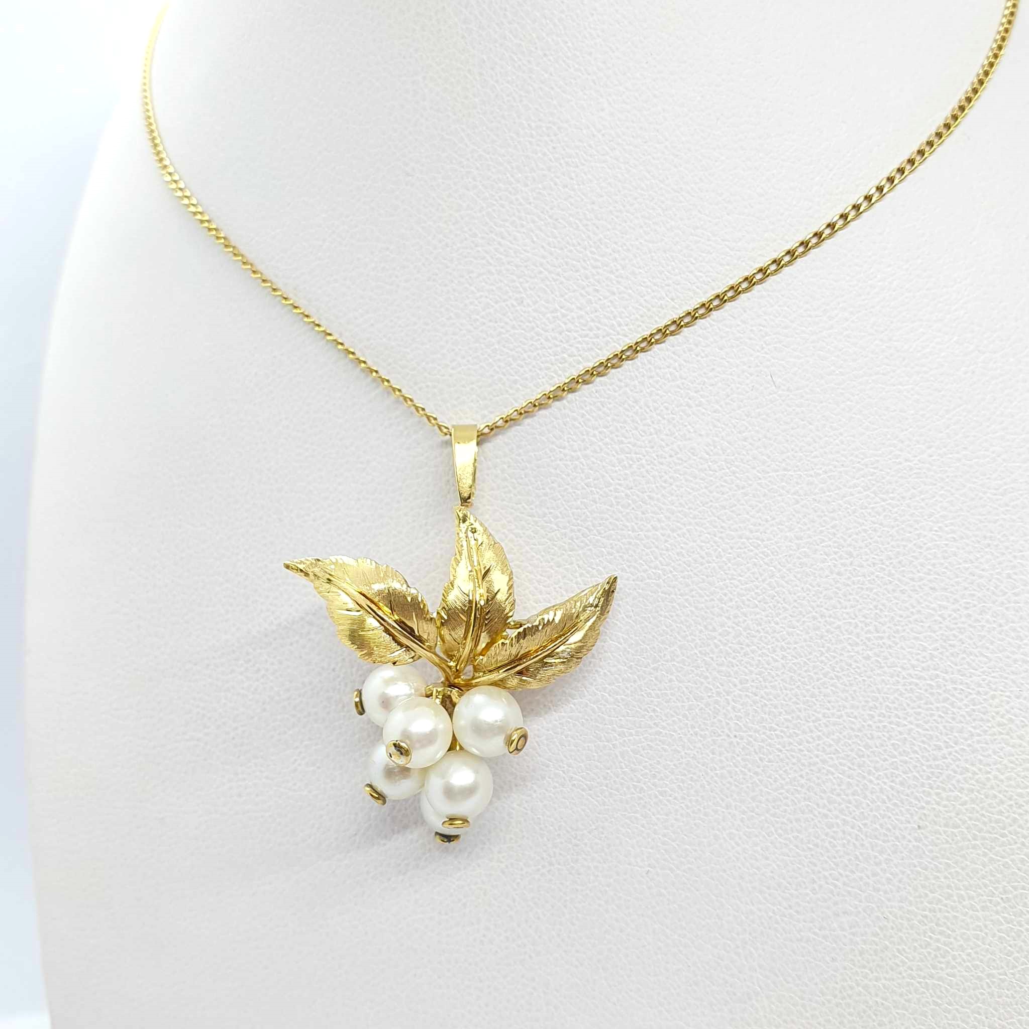 460054641_3432026987090722_5280928050765208015_n.jpg Collana con pendente vintage oro e perle - immagine 1