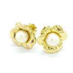 Orecchini fiore in oro con perle
