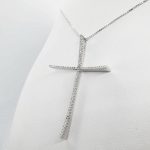 Collana con croce oro e diamanti