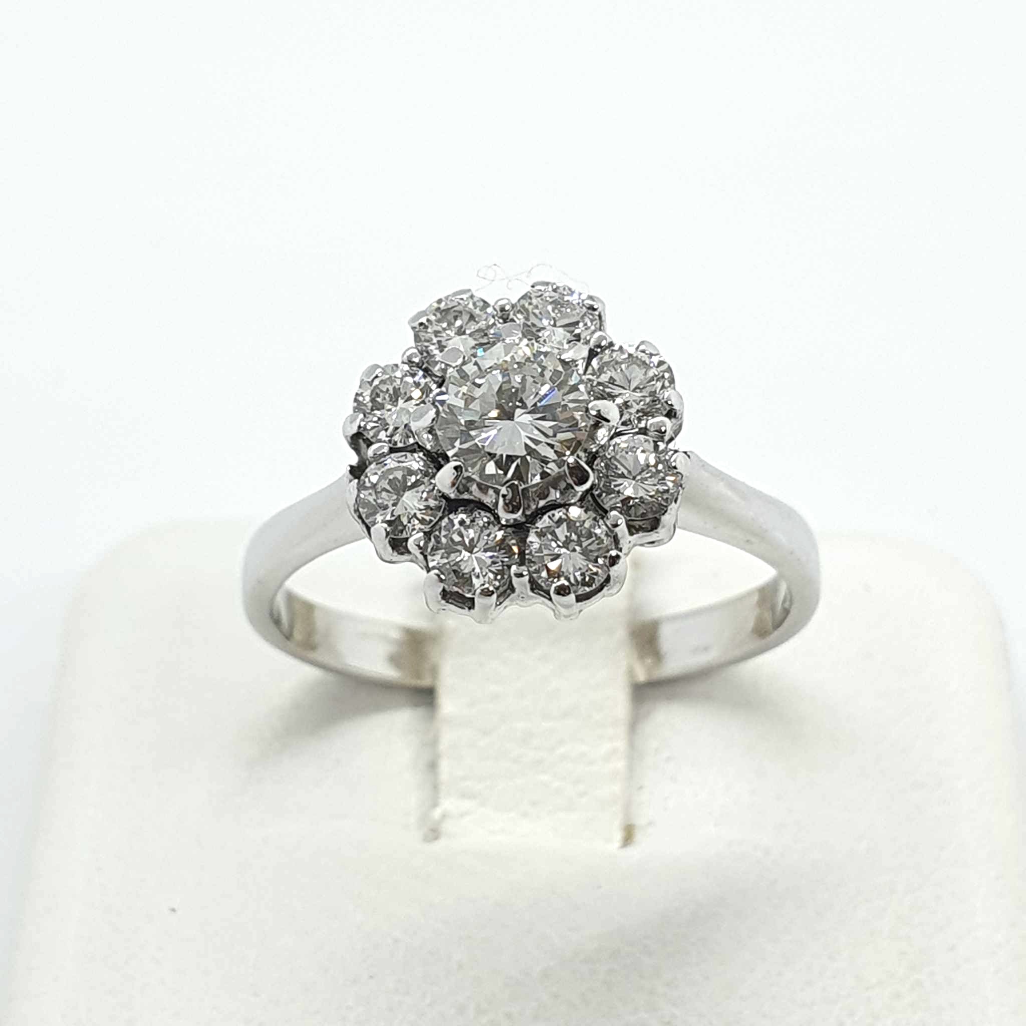 491001529_1018143393101069_6850436339699260184_n.jpg Anello margherita oro e diamanti - immagine 1