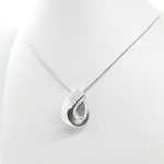 Collana con pendente oro bianco