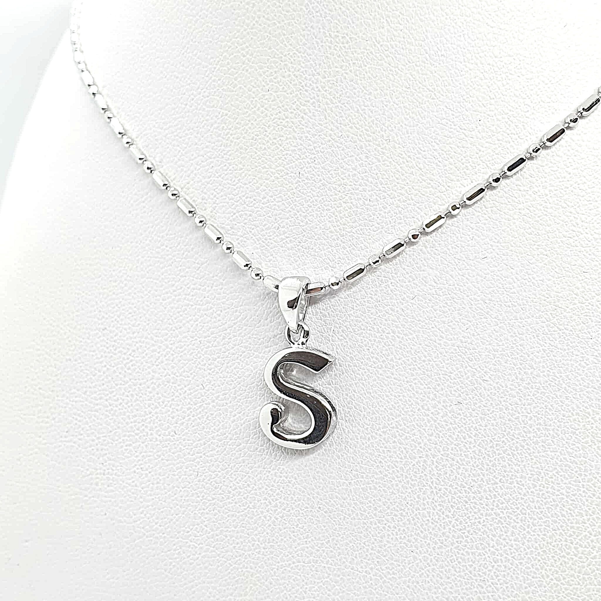 552644595_1764555514184361_3038933571688895087_n.jpg Collana con pendente lettera S oro bianco - immagine 1