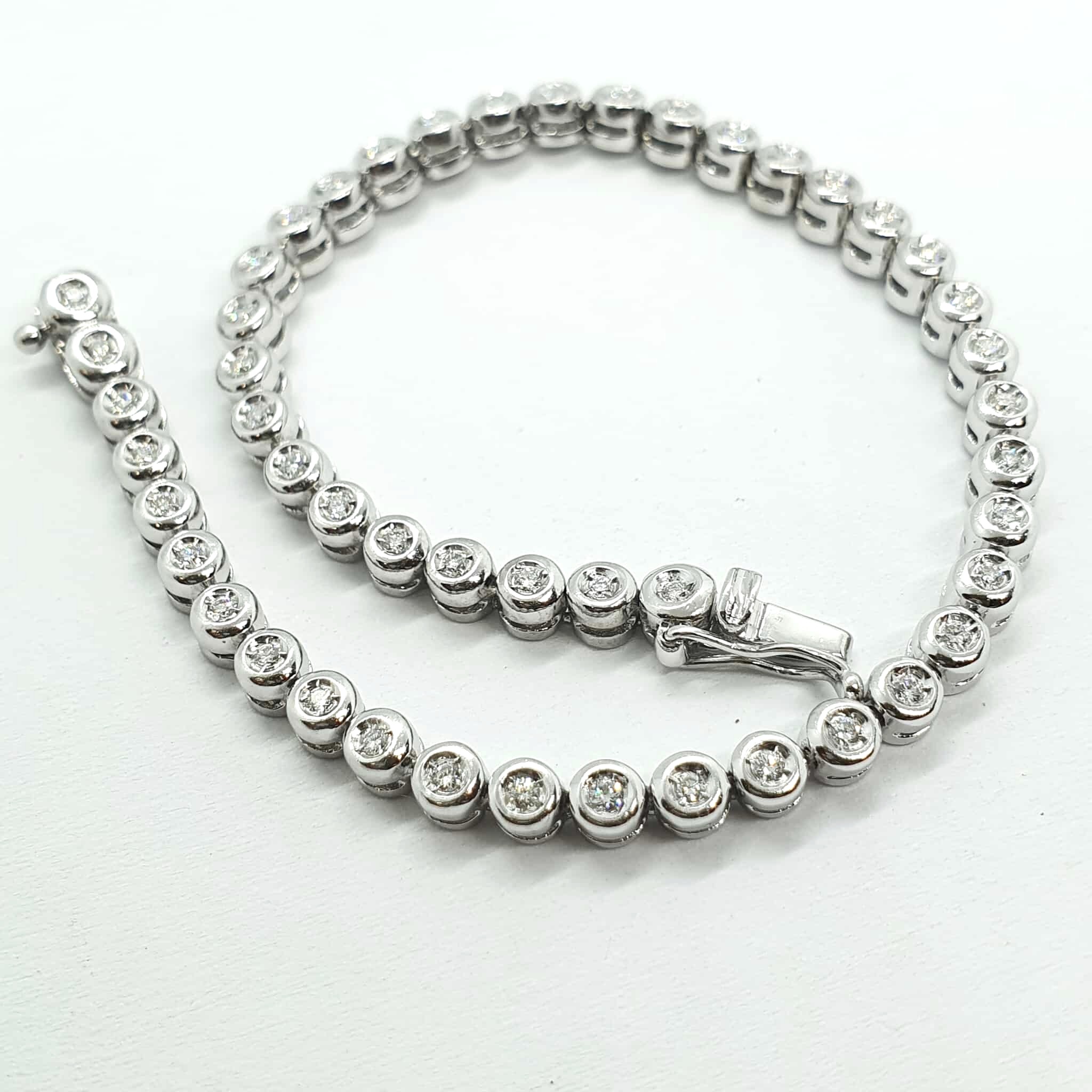 582048763_849950800818582_6230365694709836169_n Bracciale tennis oro e diamanti - immagine 1