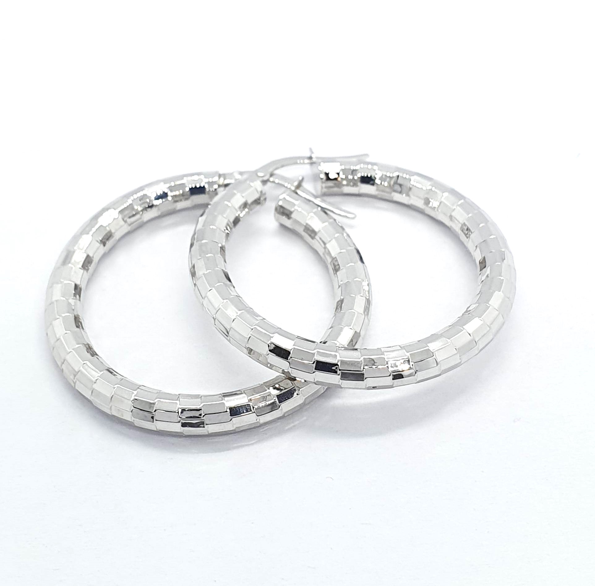 N115-42gr-A150-150.jpg Orecchini a cerchio in oro bianco - immagine 1