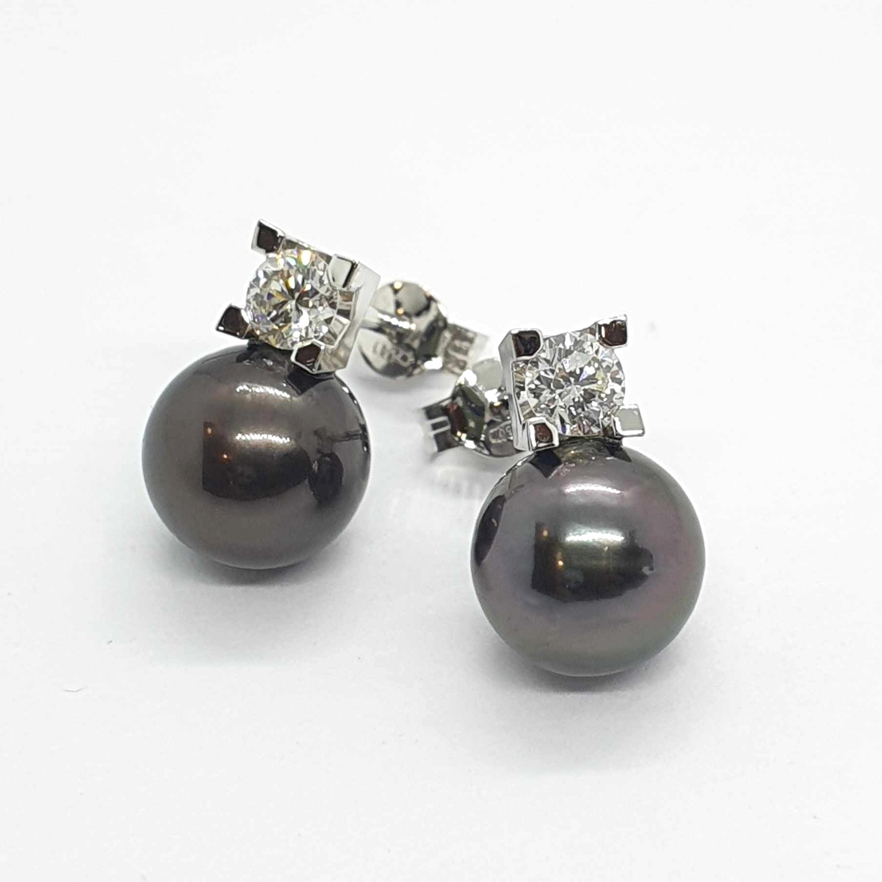 N189-3gr-A180-450.jpg Orecchini oro perle e diamanti - immagine 1