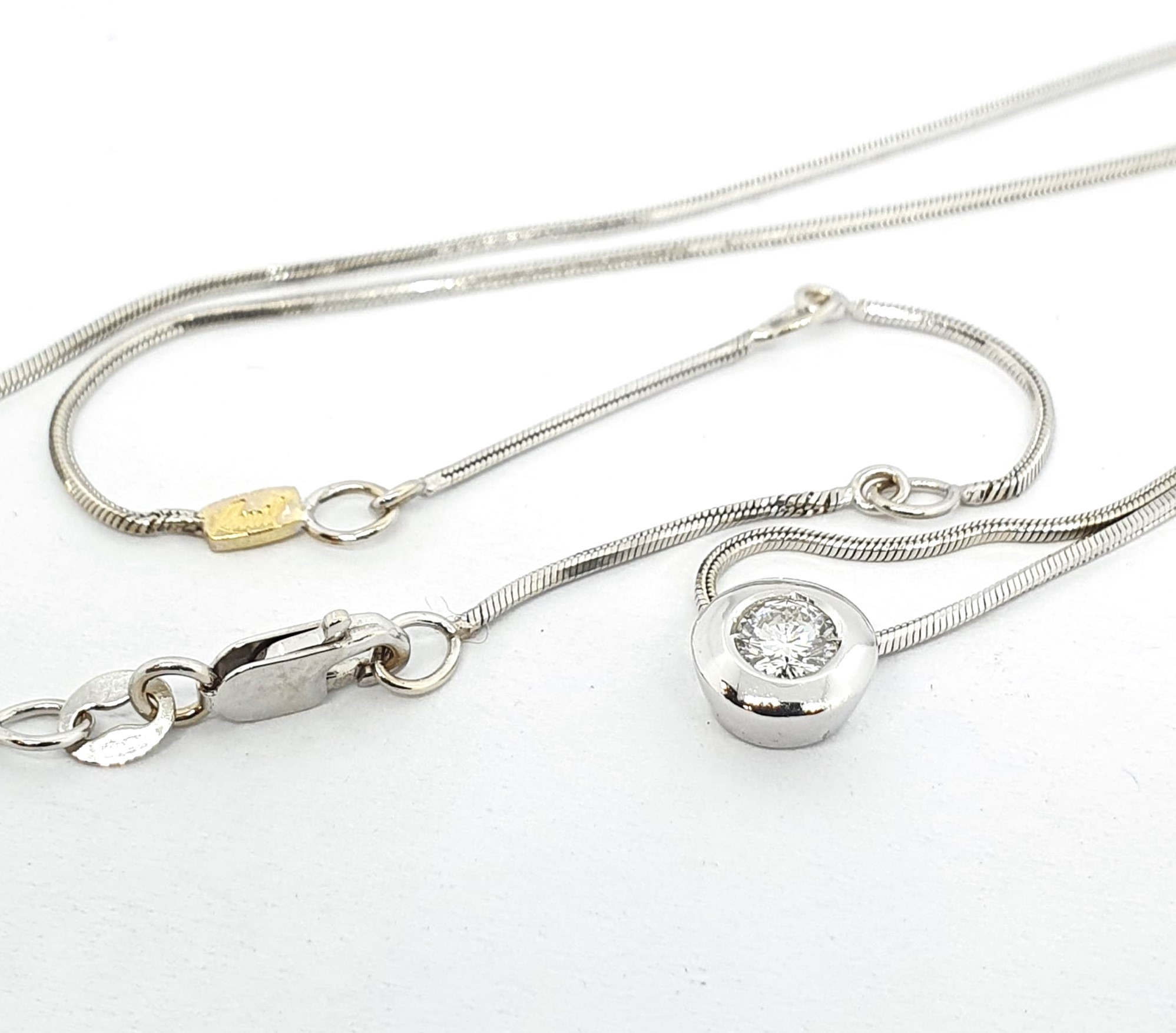 N233-47gr-a178-370.jpg Collana con punto luce Re Carlo - immagine 1