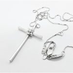 Collana con croce oro bianco e diamante