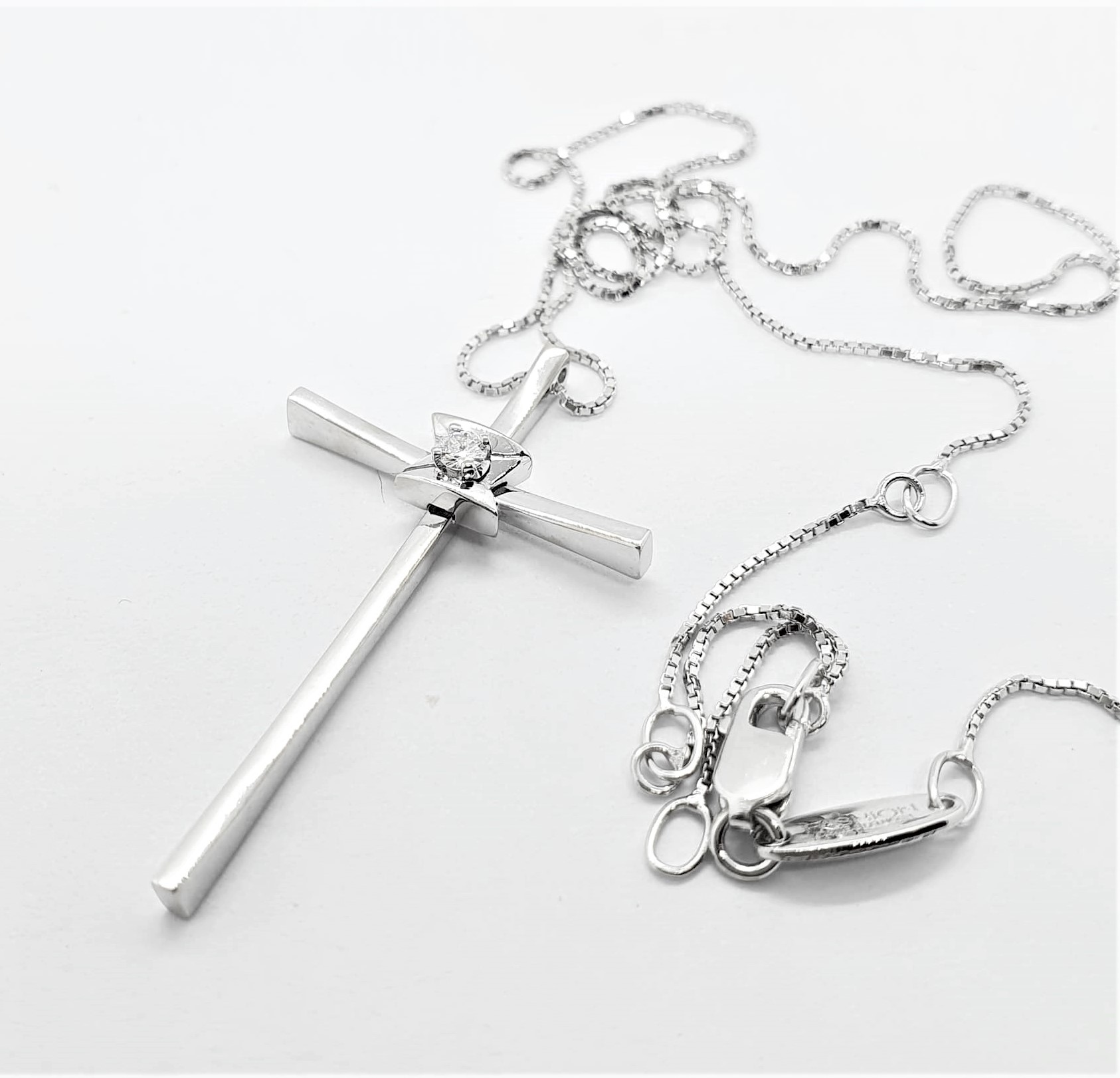 N449-49gr-A167-380.jpg Collana con croce oro bianco e diamante - immagine 1