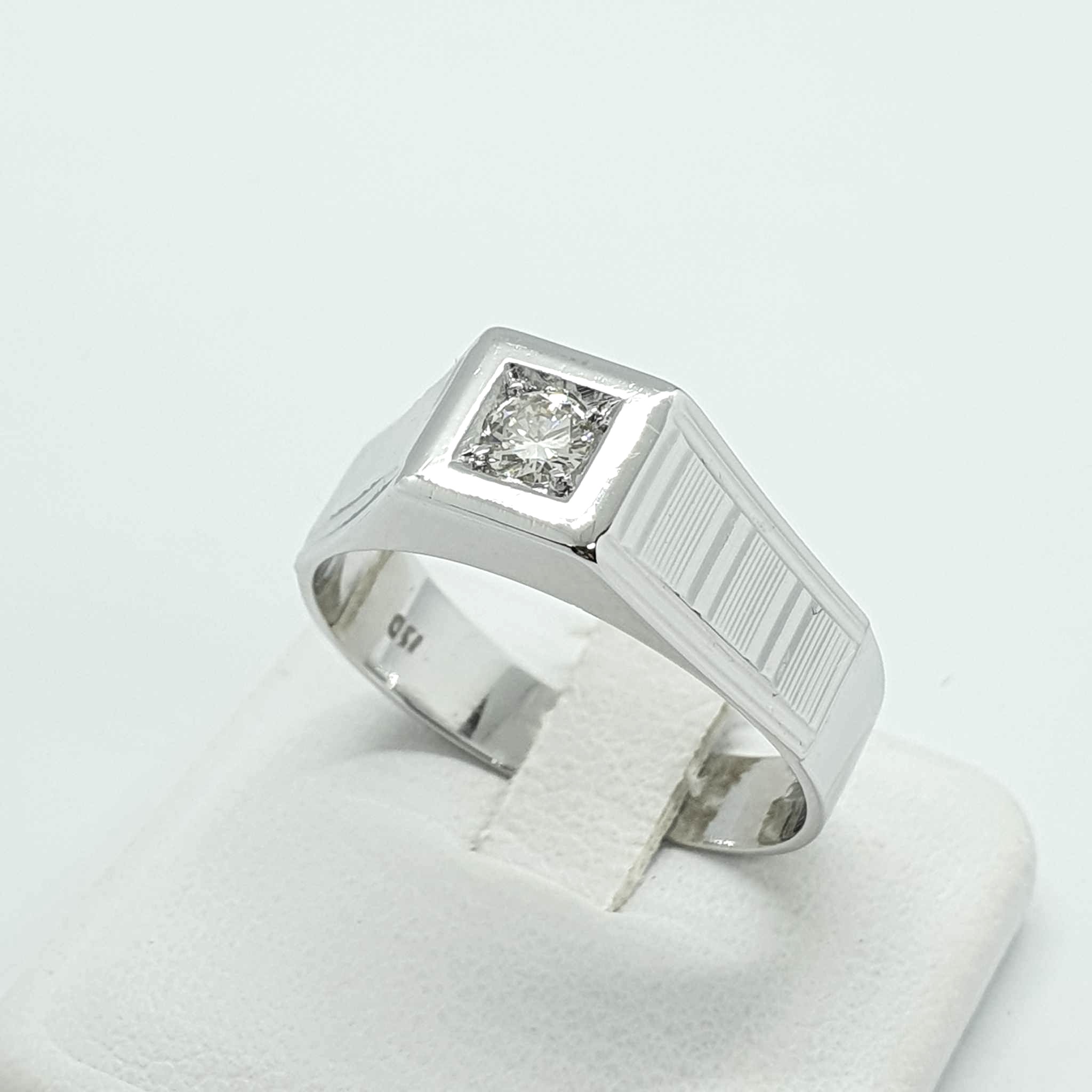 N497-64gr-A373-750.jpg Anello uomo oro e diamante - immagine 1