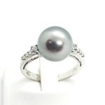 Anello Nimei oro perle e diamanti