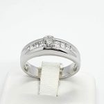 Anello oro bianco con diamanti