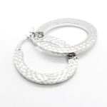 Orecchini a cerchio ovale in oro bianco