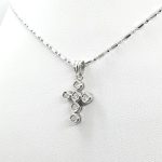 Collana con pendente croce oro e diamanti