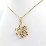 Collana con pendente fiore oro