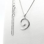 Collana con  pendente oro e diamantino