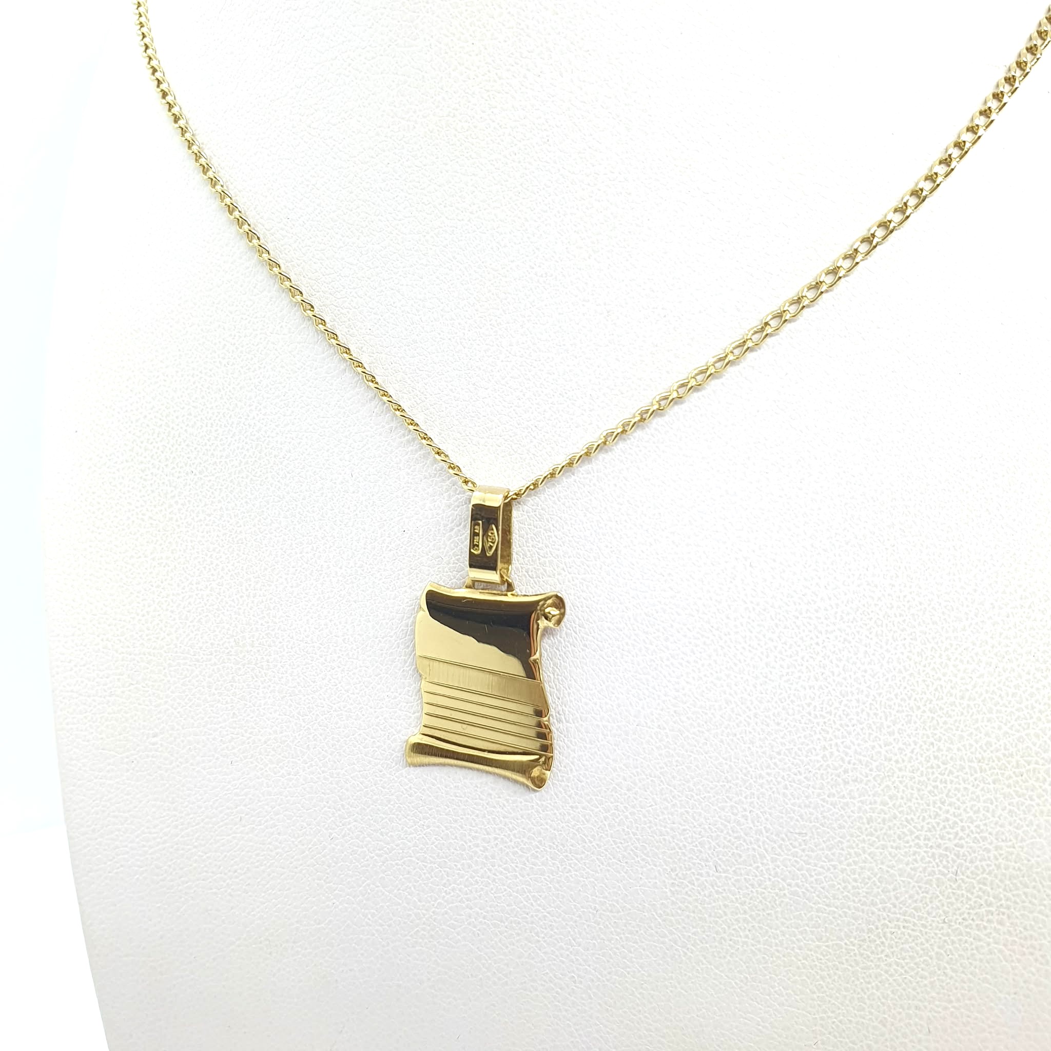 c5ba9849-ff8f-43a5-b9d4-bdaf6cdc77fc Collana con pendente pergamena in oro - immagine 1