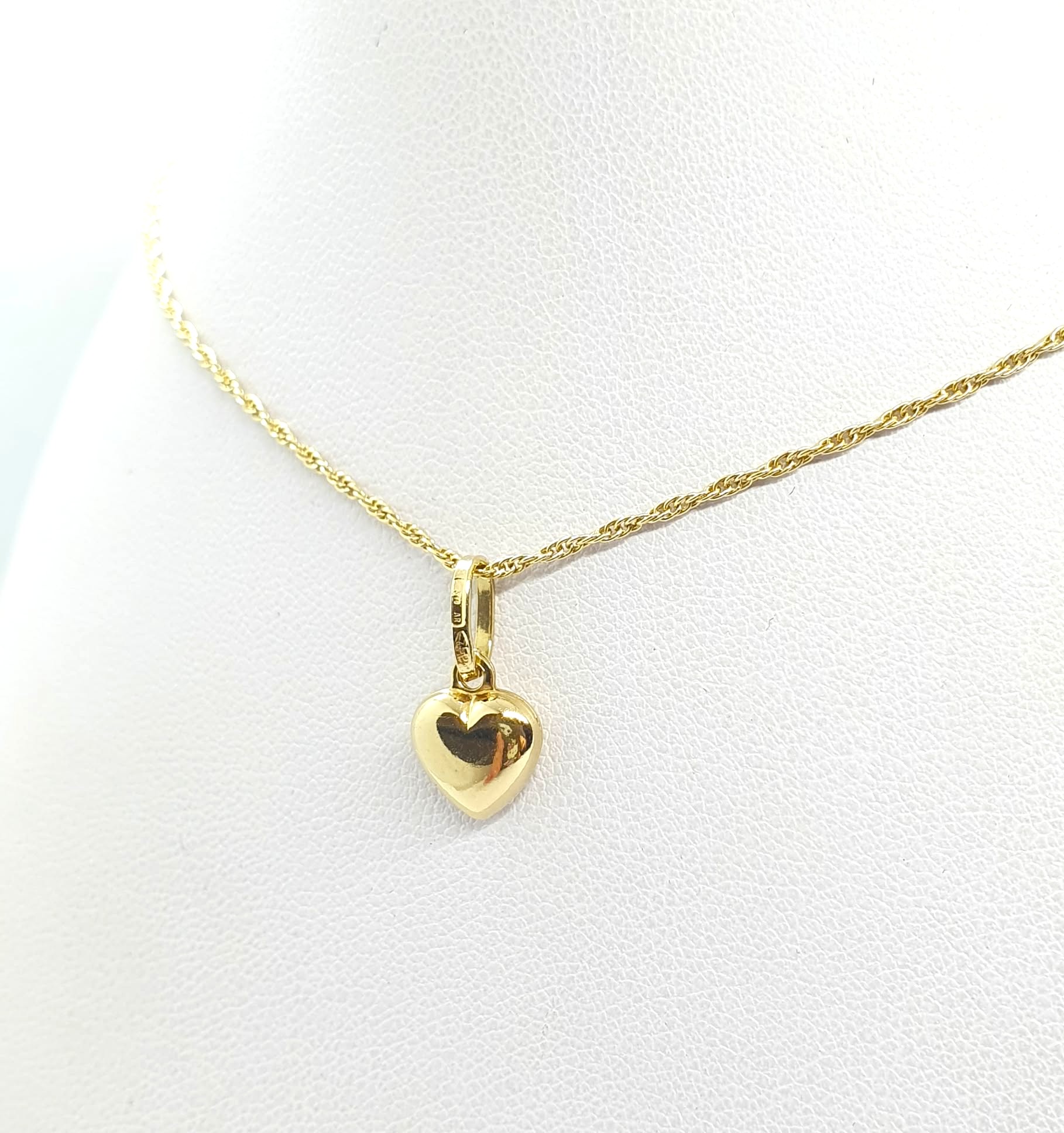 9a5bb427-fb29-4489-8a67-113f388a31a7 Catenina con cuore oro - immagine 1